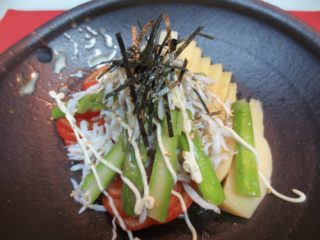 竹の子、トマト、アスパラしらすのせサラダ