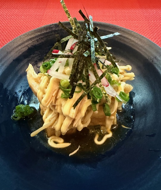 絹揚げ、蒸しとり、エノキダケ和え物