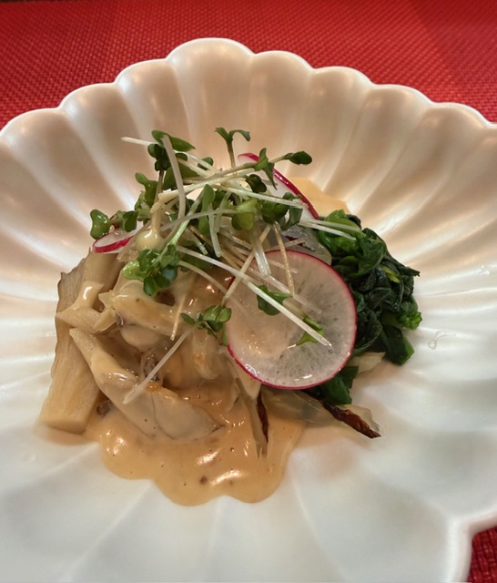 生クラゲ、舞茸、法蓮草胡麻和え